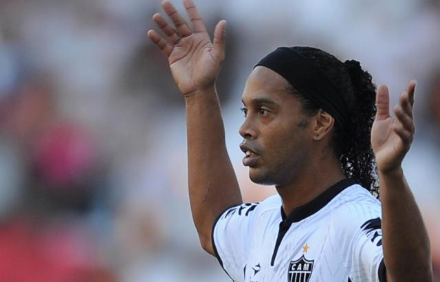 Ronaldinho zapustil Mehiko, prihaja v Evropo?