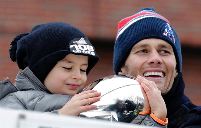 V Bostonu stotisoči slavijo Super Bowl