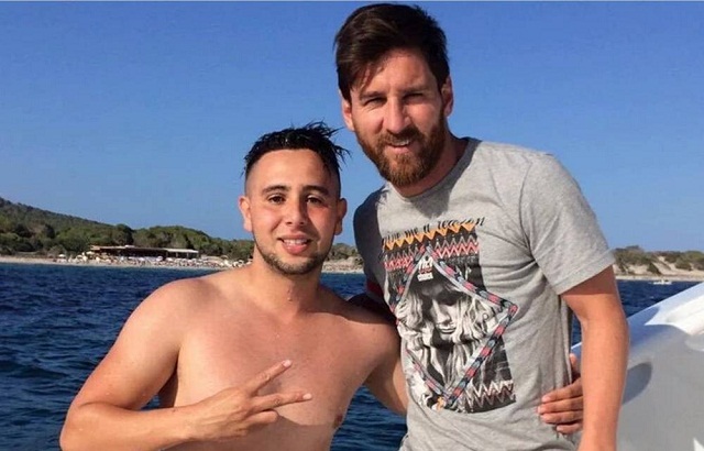 Messi na jahto povabil vztrajnega plavalca