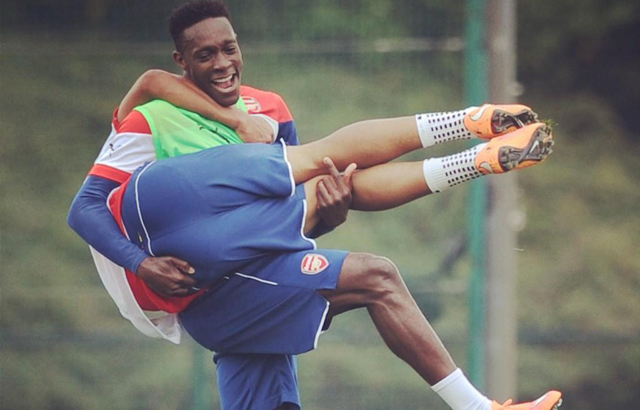 Welbeck igral na kit... Ups, "na Chamberlaina"!